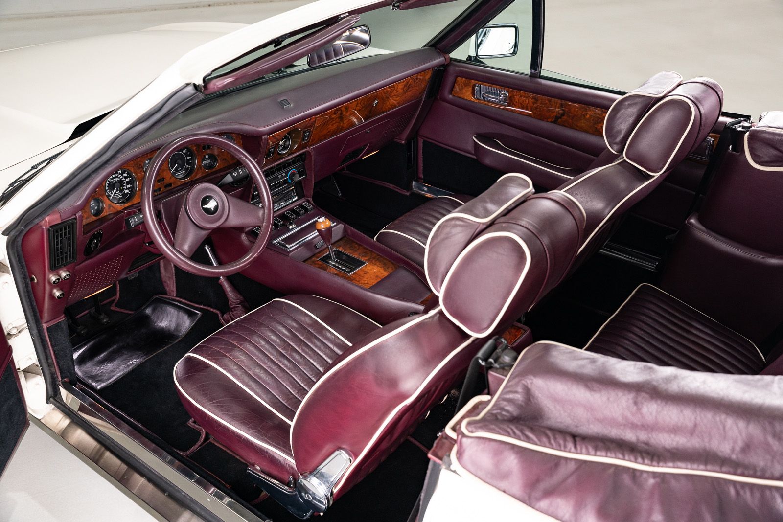 Used 1988 Aston Martin V8 Vantage RWD image 21