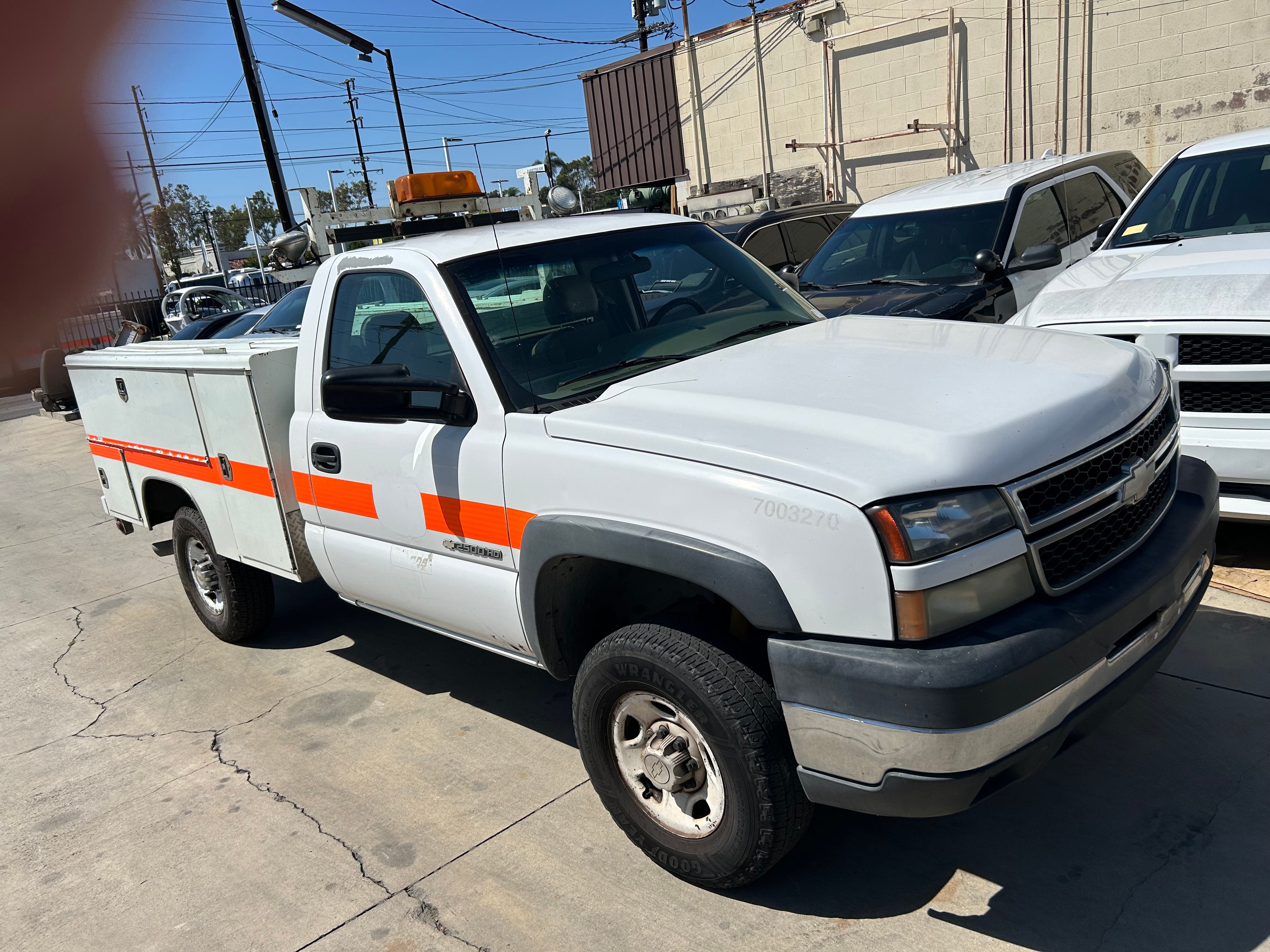 Used 2007 Chevrolet Silverado 2500 2WD Regular Cab image 1