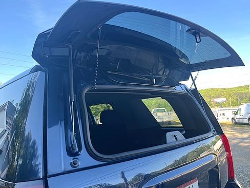 Used 2018 Chevrolet Tahoe image 31