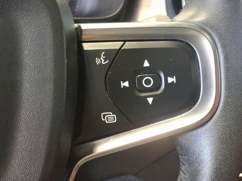 Used 2020 Volvo XC40 T5 Momentum AWD/4WD image 12