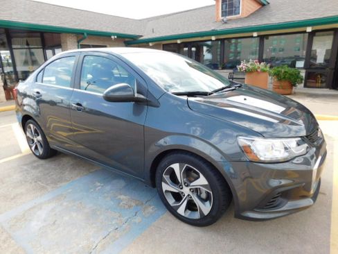 Used 2020 Chevrolet Sonic Premier image 2