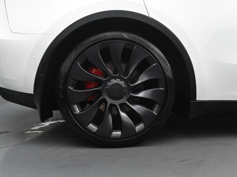 Used 2021 Tesla Model Y Performance image 16