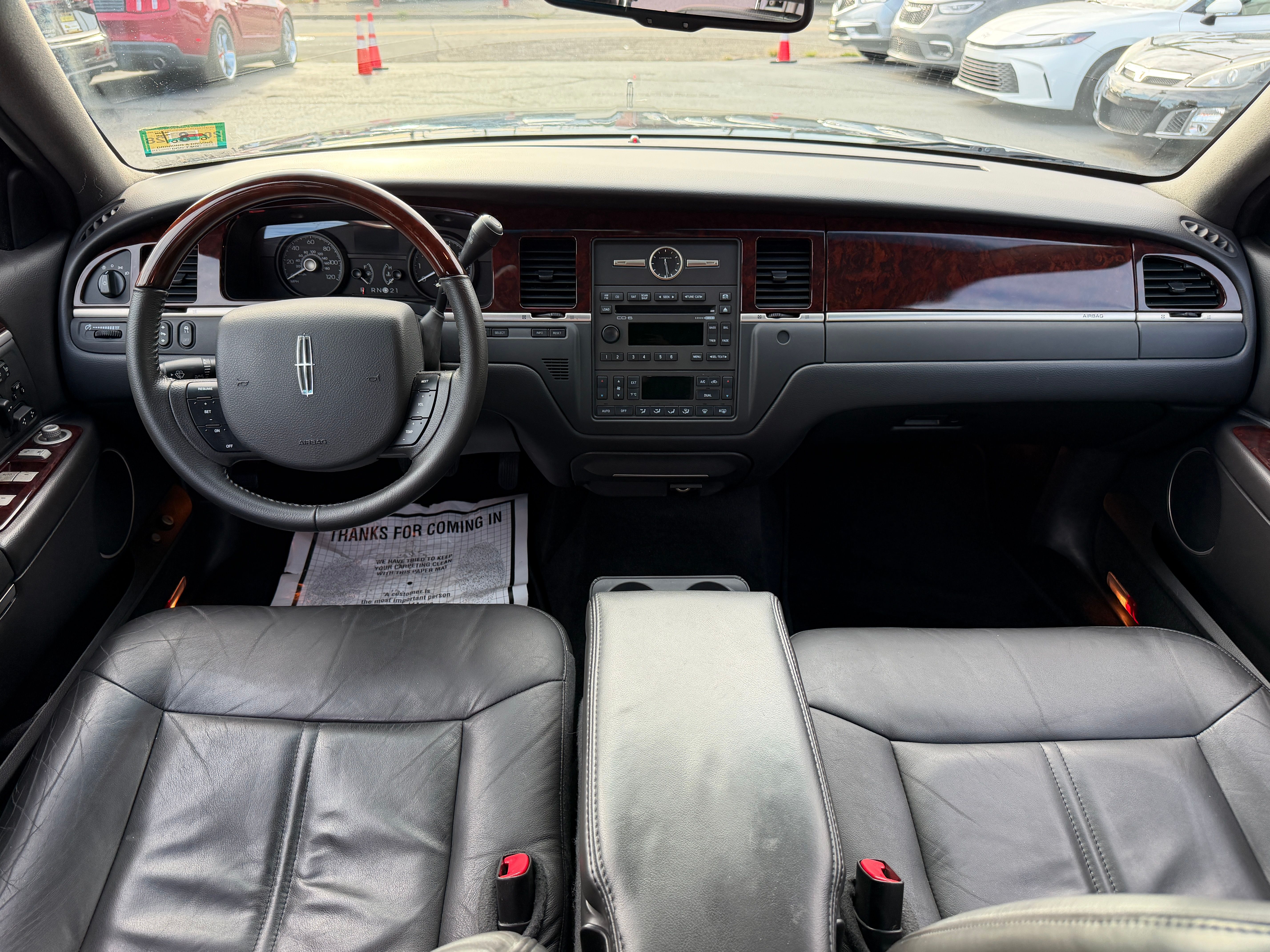 Used 2009 Lincoln Town Car Signature Limited RWD image 17