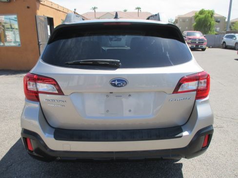 Used 2019 Subaru Outback 2.5i Premium Wagon 4D AWD/4WD image 12