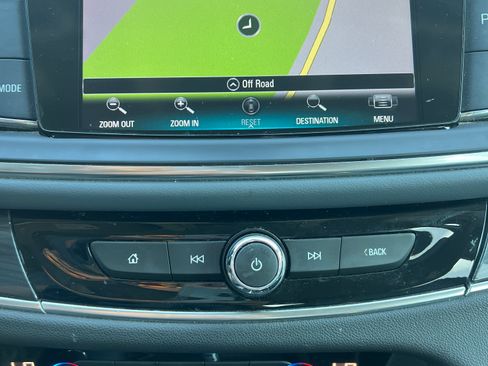 Used 2019 Buick Enclave Essence FWD image 17