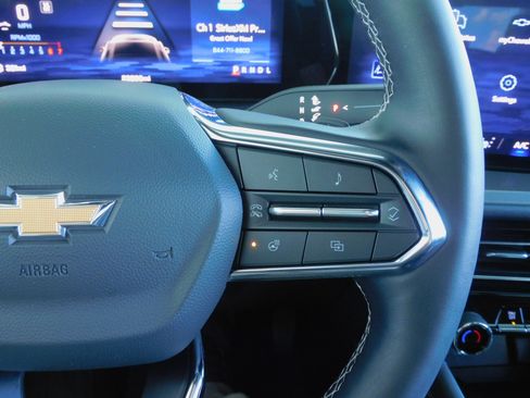Used 2026 Chevrolet Traverse FWD LT image 27