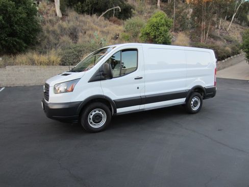 Used 2018 Ford Transit 250 XL image 1