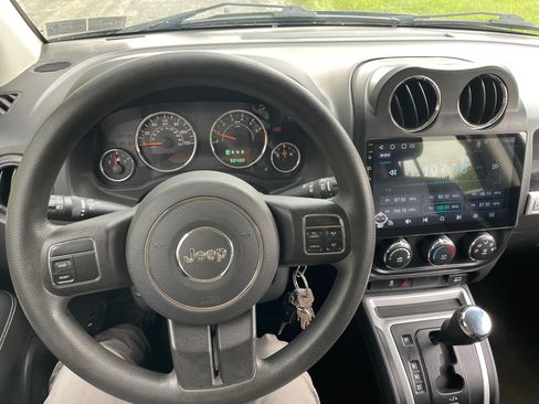 Used 2015 Jeep Compass AWD/4WD image 3