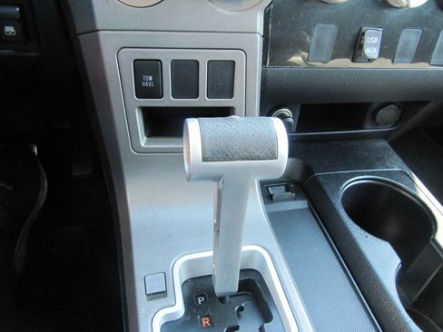 Used 2010 Toyota Tundra 4x4 CrewMax image 47
