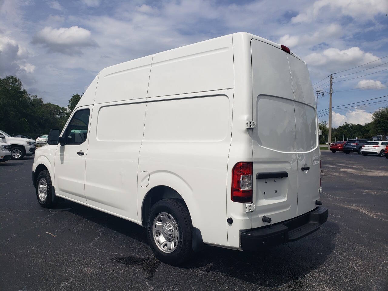 Used 2021 Nissan NV 2500 High Roof RWD image 2