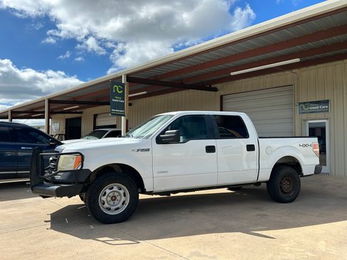 Used 2014 Ford F150 4x4 SuperCrew image 2