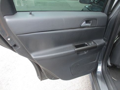 Used 2010 Volvo S40 T5 R-Design image 13