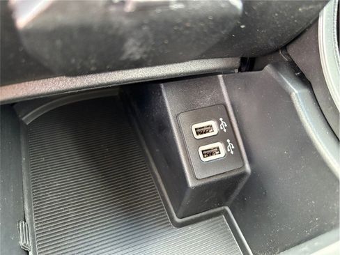 Used 2020 Ford Edge SE image 32