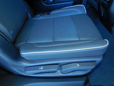 New 2026 Chevrolet Suburban Premier image 33