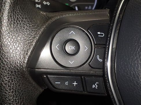 Used 2020 Toyota Camry LE image 10