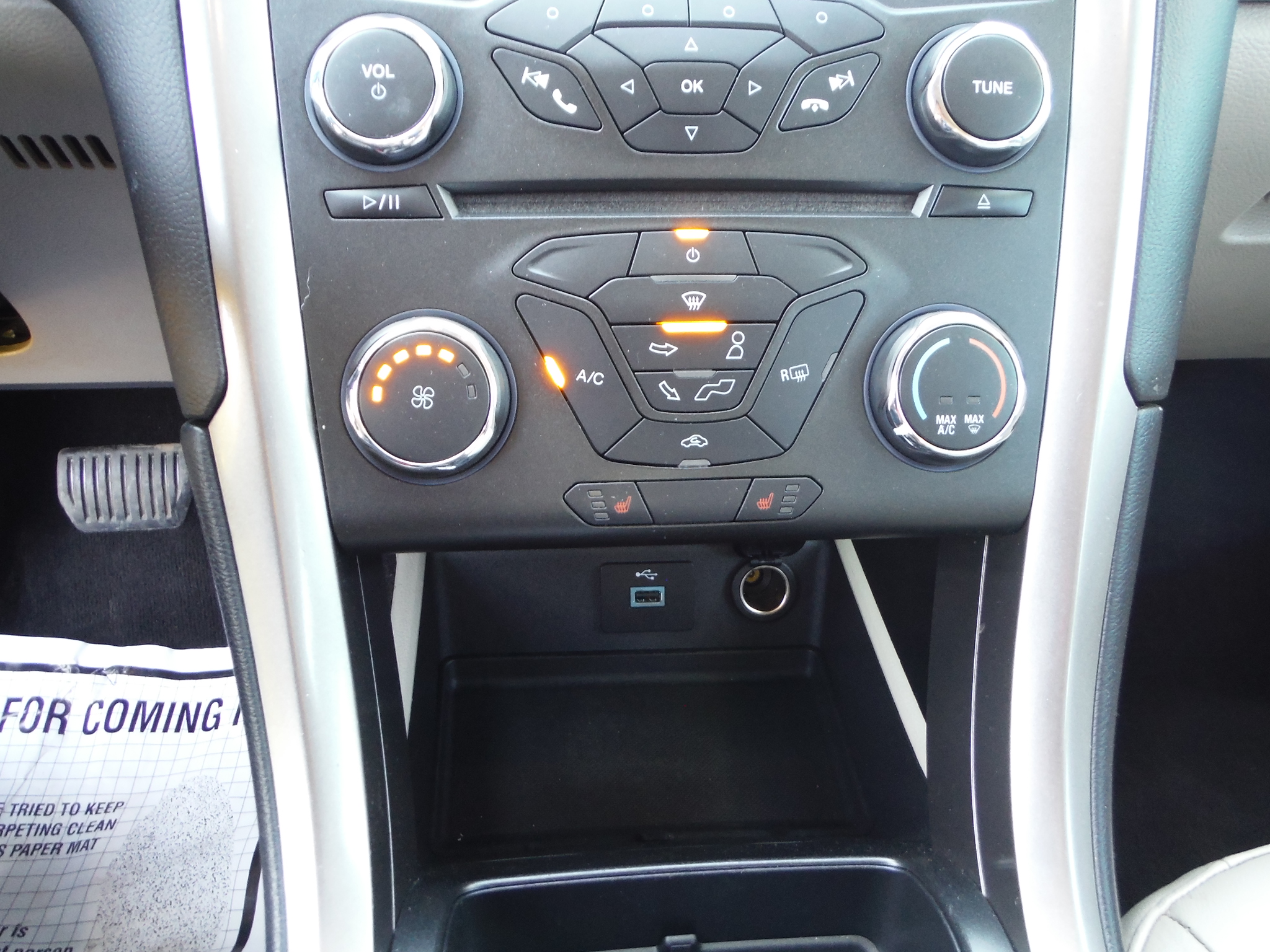 Used 2017 Ford Fusion SE FWD image 16