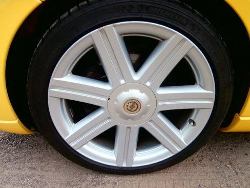 Used 2005 Chrysler Crossfire Limited image 18