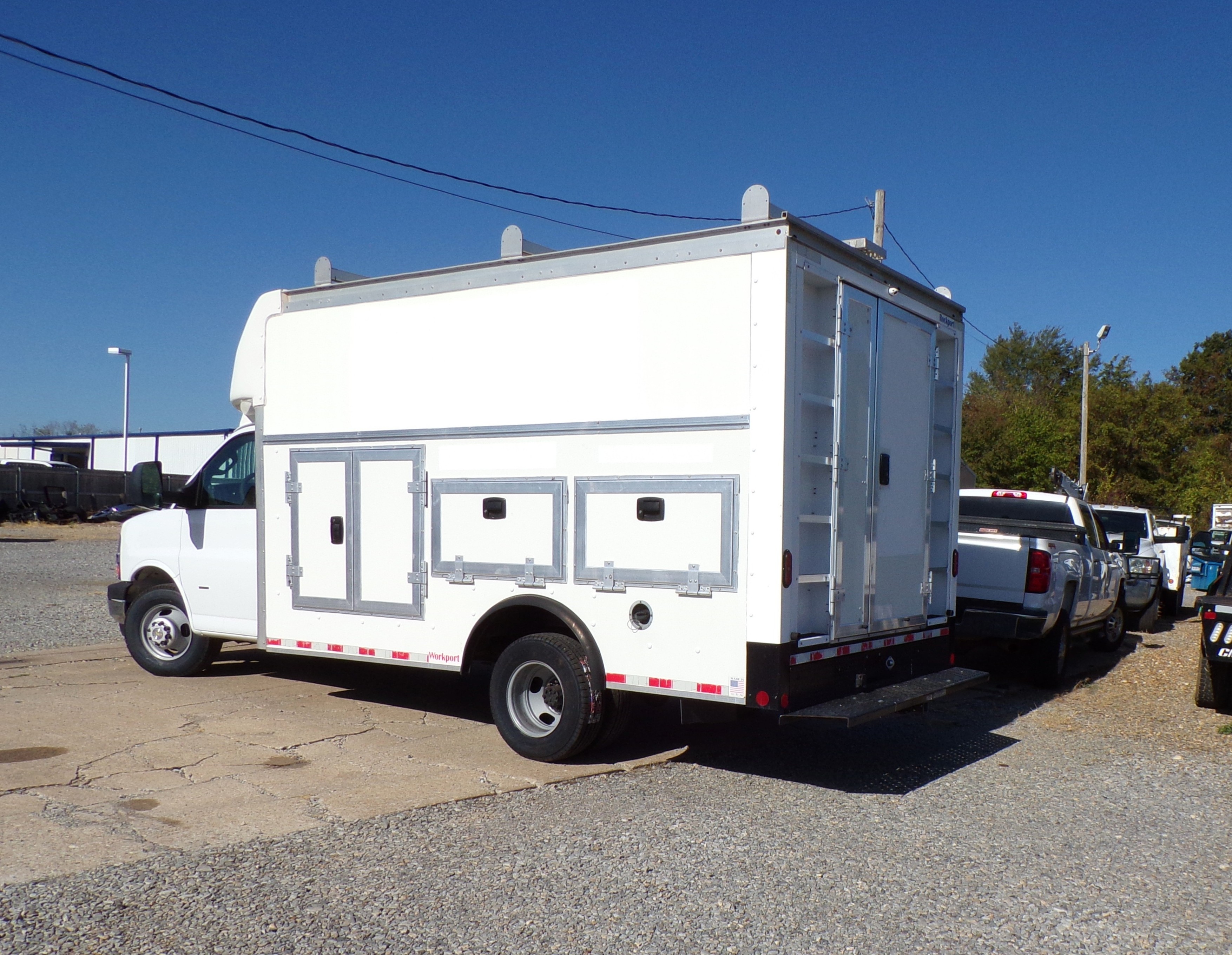 Used 2020 Chevrolet Express 3500 RWD image 3