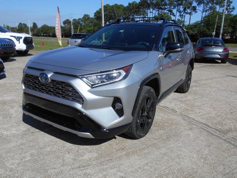 Used 2020 Toyota RAV4 AWD XSE Hybrid image 2