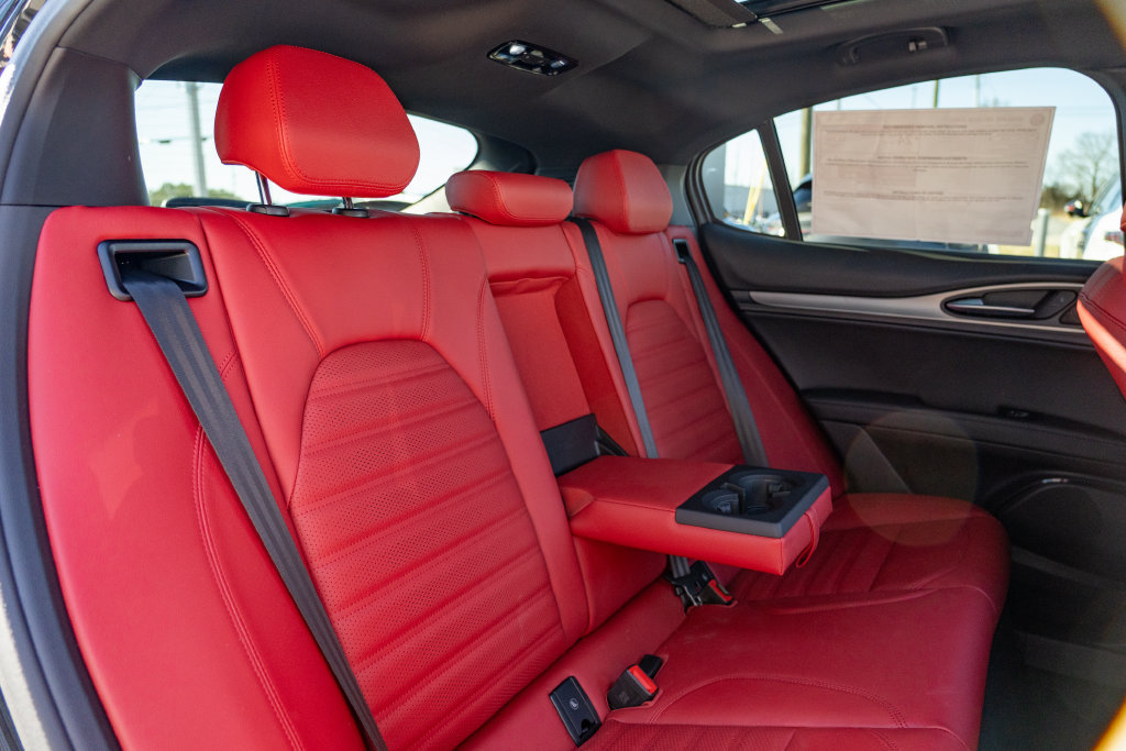 New 2025 Alfa Romeo Stelvio Sprint AWD/4WD image 19