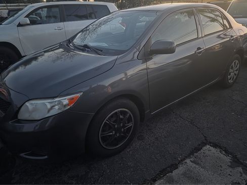Used 2010 Toyota Corolla LE image 1