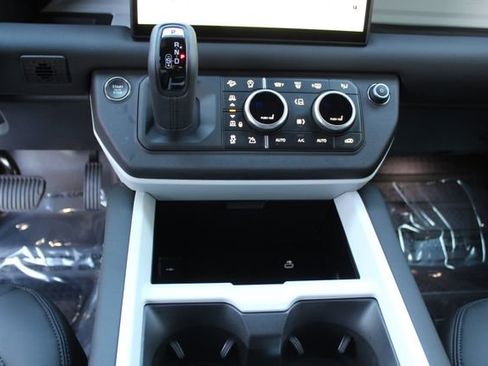 Used 2025 Land Rover Defender 110 S image 16