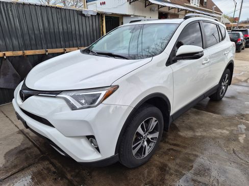 Used 2018 Toyota RAV4 XLE image 1