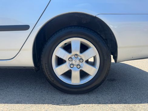 Used 2005 Toyota Corolla CE FWD image 15