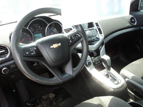 Used 2016 Chevrolet Cruze Limited LT image 6