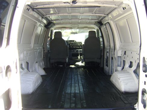 Used 2010 Ford E-250 and Econoline 250 RWD image 10