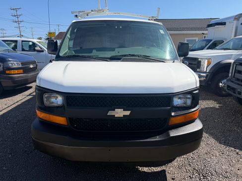 Used 2014 Chevrolet Express 2500 image 2