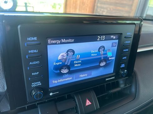 Used 2021 Toyota RAV4 LE image 18