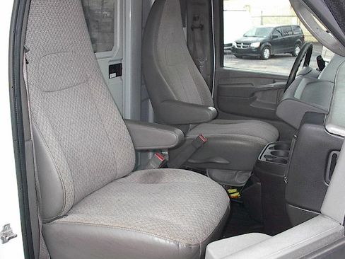 Used 2015 Chevrolet Express 3500 image 12