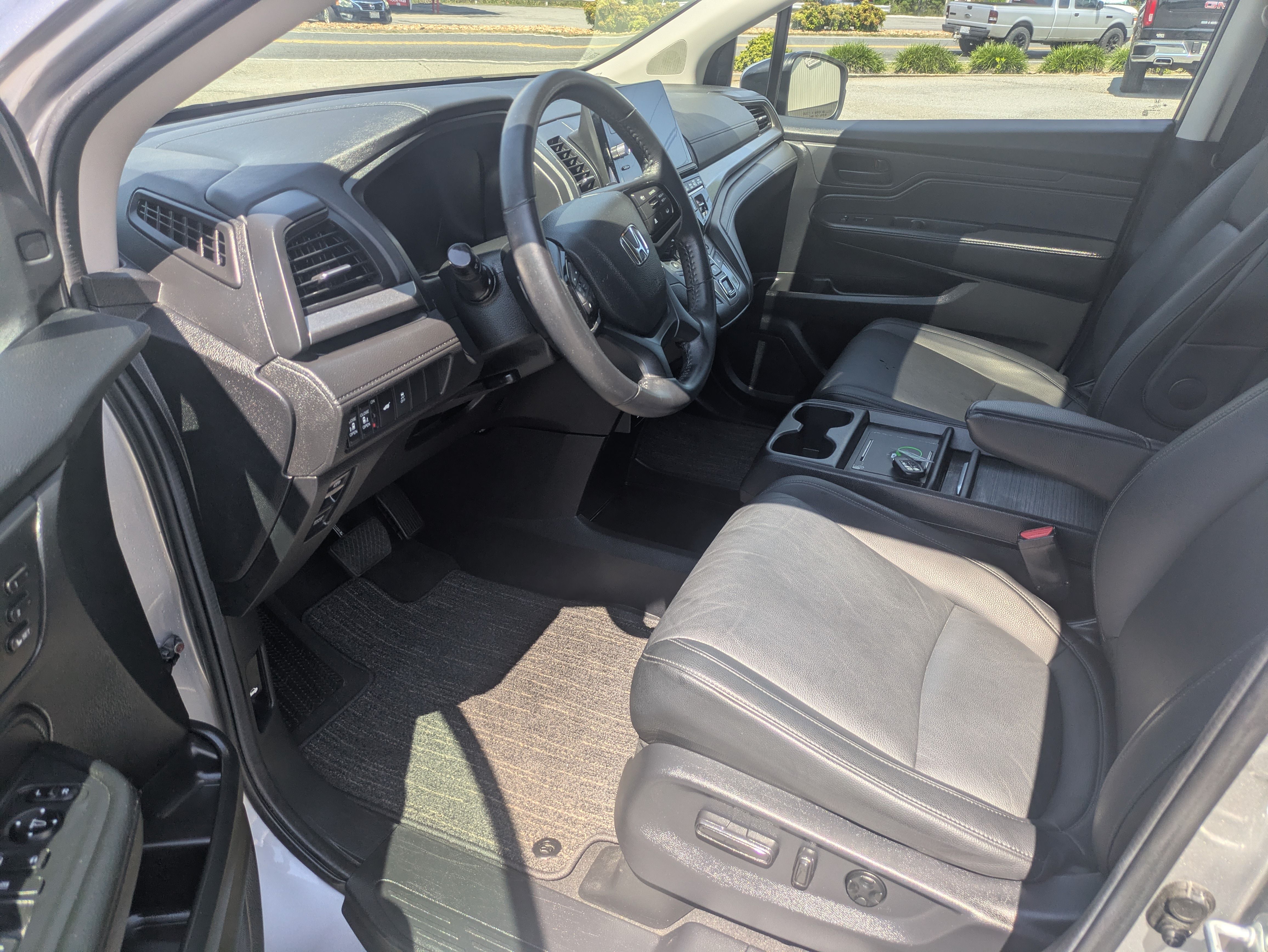 Used 2025 Honda Odyssey EX-L image 3