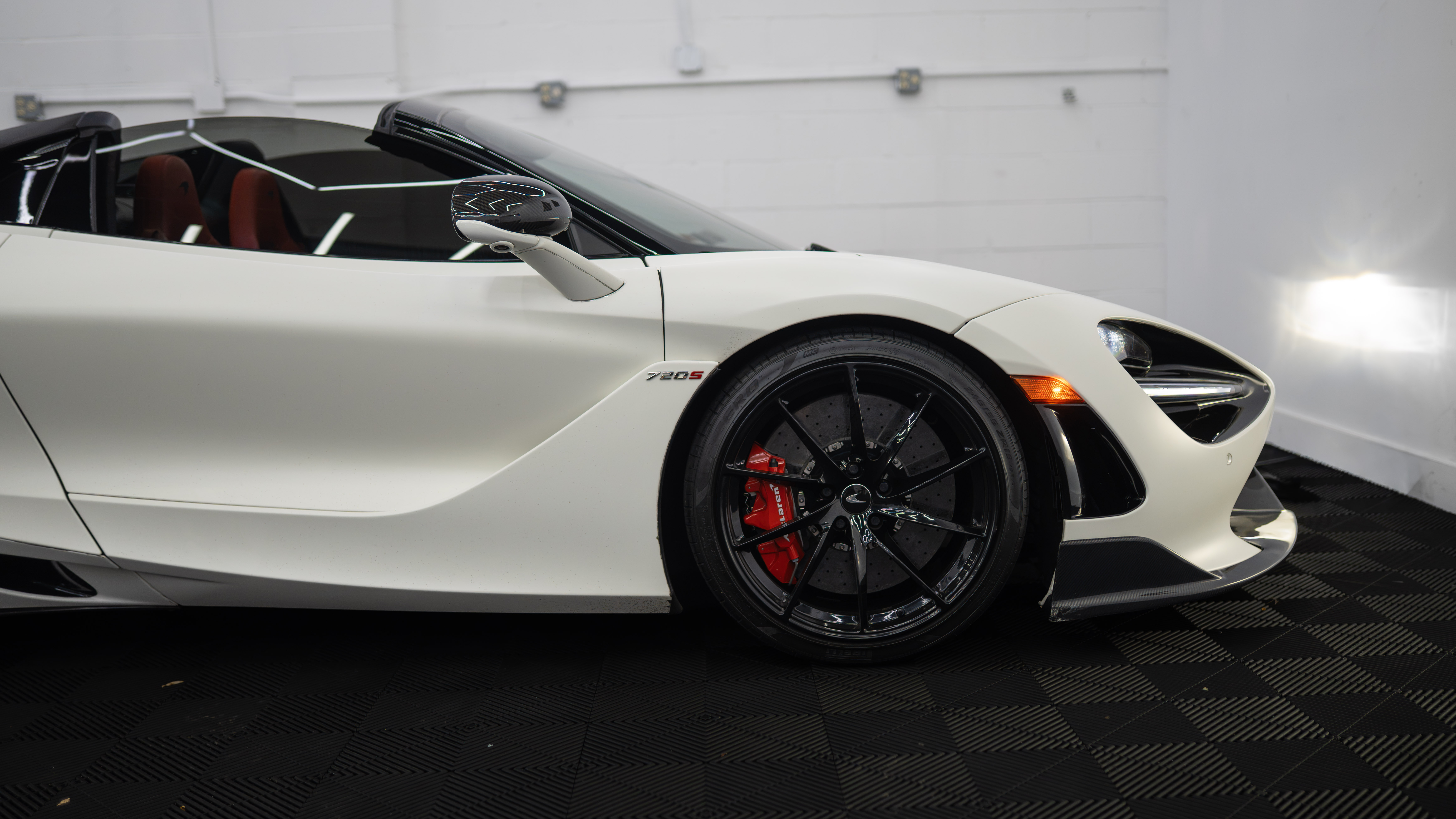 Used 2020 McLaren 720S Spider RWD image 43