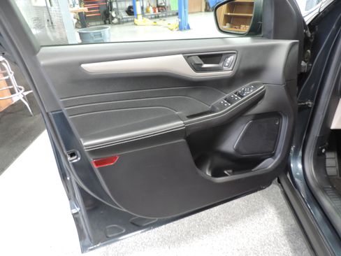 Used 2022 Ford Escape SE image 29