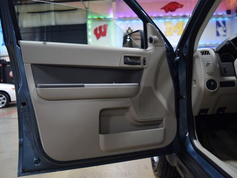 Used 2011 Ford Escape XLT image 28