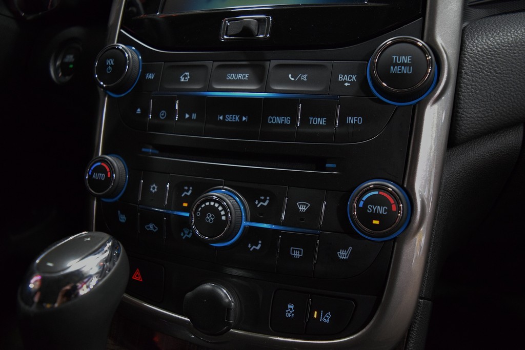 Used 2015 Chevrolet Malibu LTZ FWD image 29