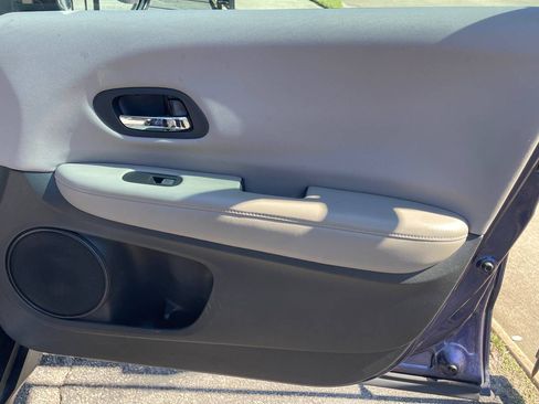 Used 2016 Honda HR-V LX image 17