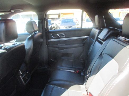 Used 2017 Ford Explorer Sport XLT image 9