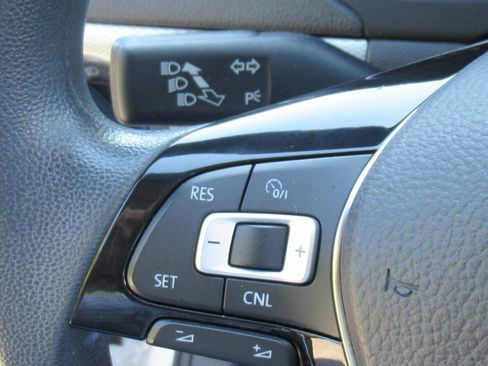 Used 2016 Volkswagen Jetta SE image 8