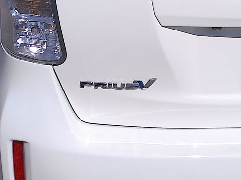 Used 2012 Toyota Prius V image 33
