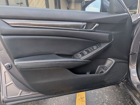 Used 2018 Honda Accord Sport image 18