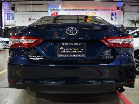 Used 2018 Toyota Camry XLE image 9