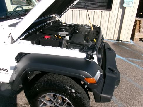 Used 2024 Jeep Wrangler Sport S image 13