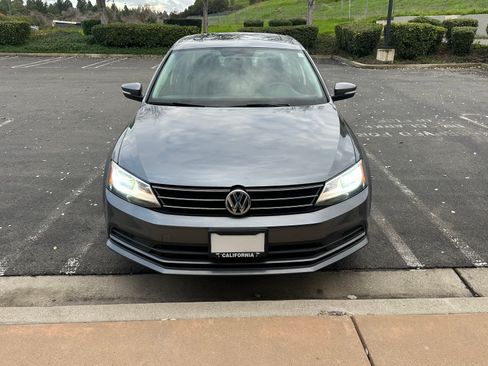 Used 2015 Volkswagen Jetta SE image 3
