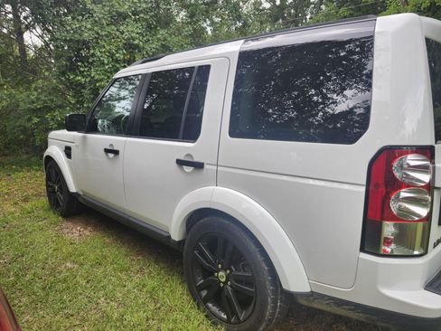 Used 2011 Land Rover LR4 HSE image 4
