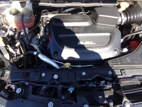 Used 2018 Chrysler Pacifica Touring-L Plus image 16