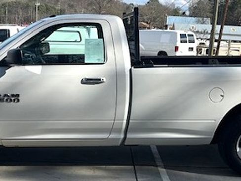 Used 2017 RAM 1500 SLT image 5