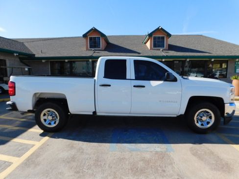 Used 2018 Chevrolet Silverado 1500 Classic W/T RWD image 9